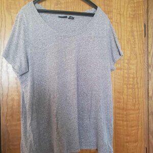 Women’s Tahari Heather Gray Scoop Neck Tee – Plus Size 2X